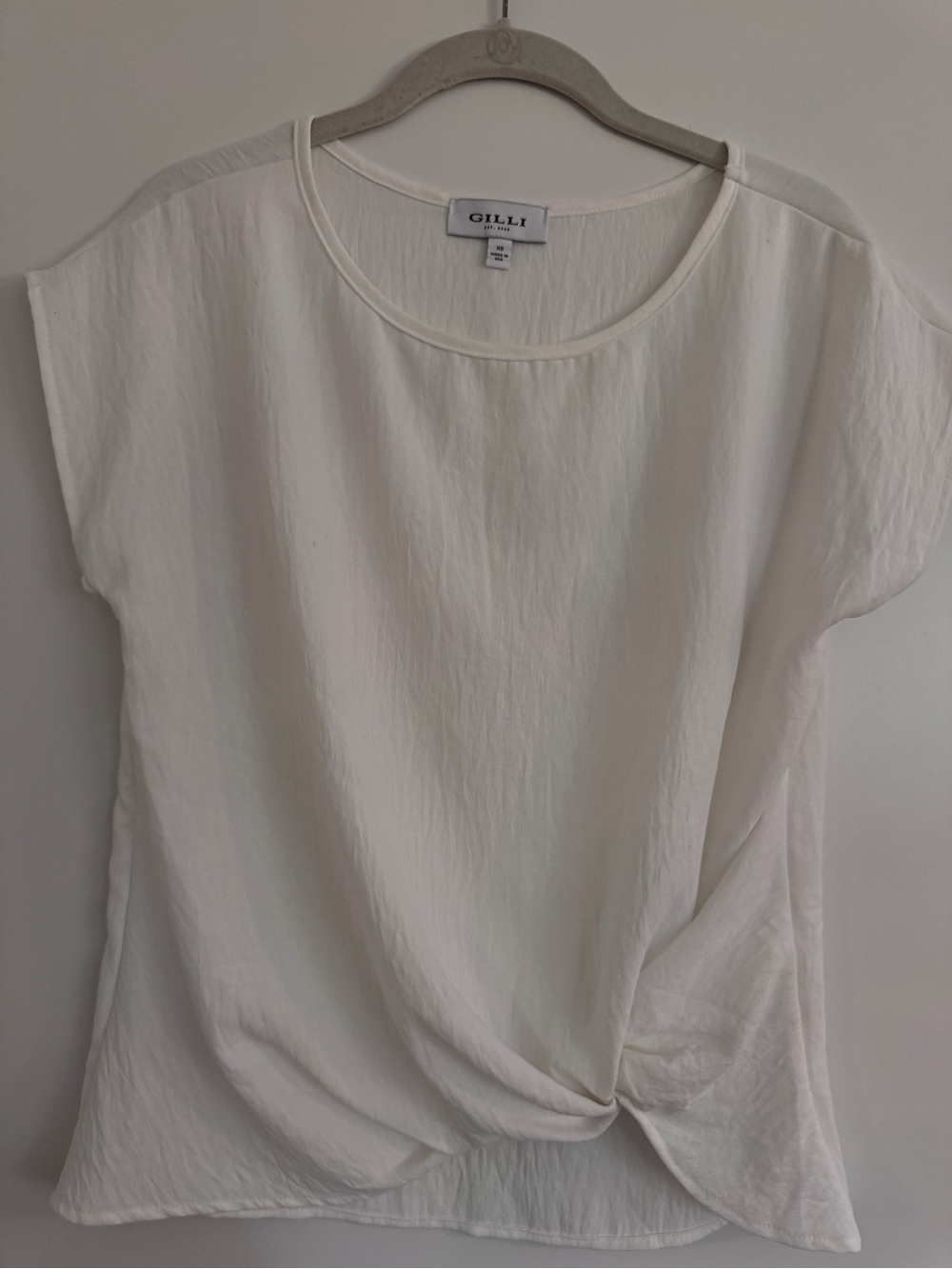 Gilli Cream Short Sleeve Twist-Hem Top